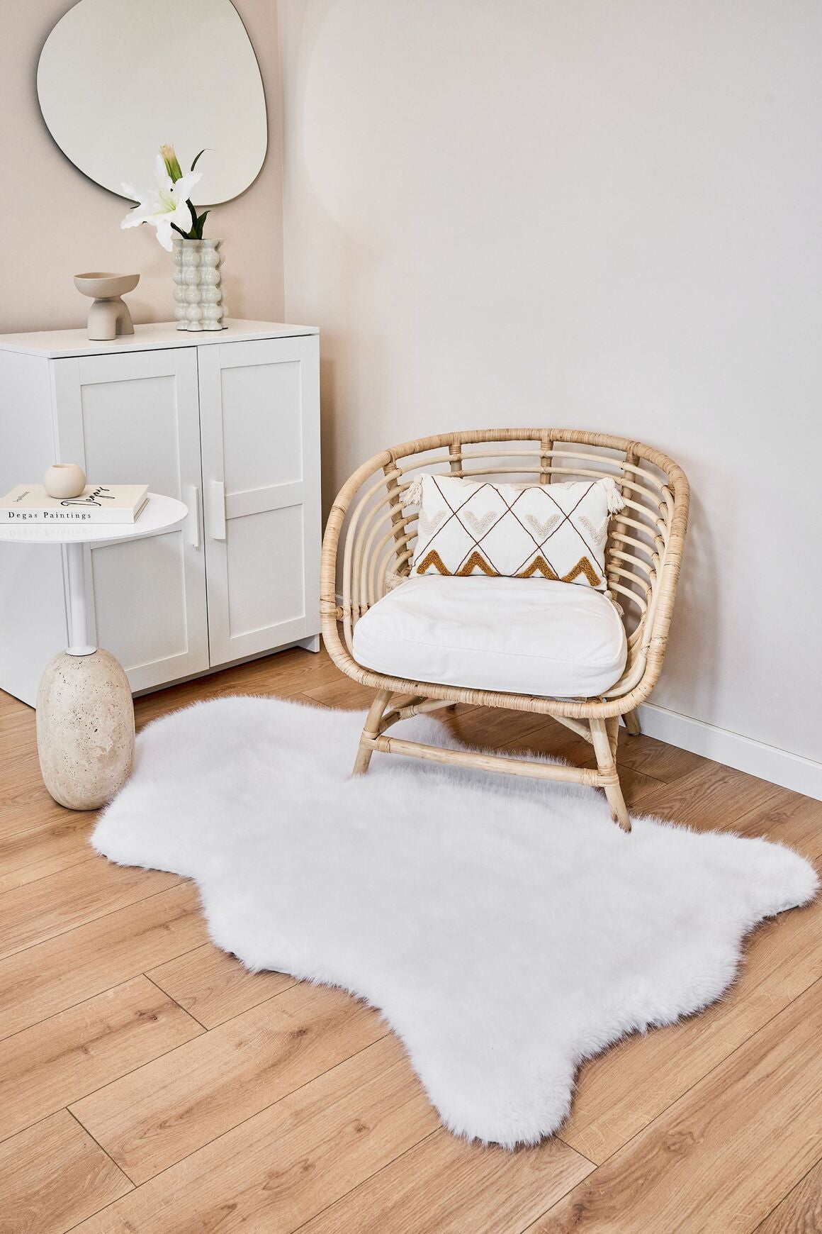 Reiki Beyaz - Kalın Peluş Halı | Yıkanabilir Süet Tabanlı